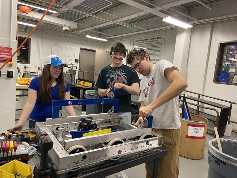 students work on robot in three days build at kettering university 